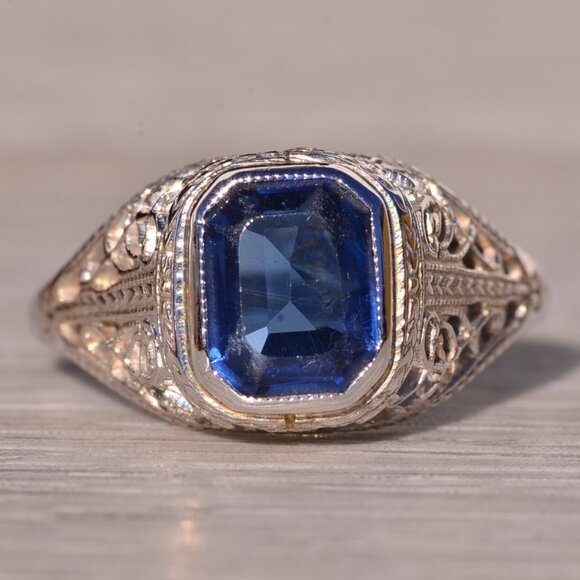 Antique Filigree Sapphire Ring in White Gold - Picture 6 of 10